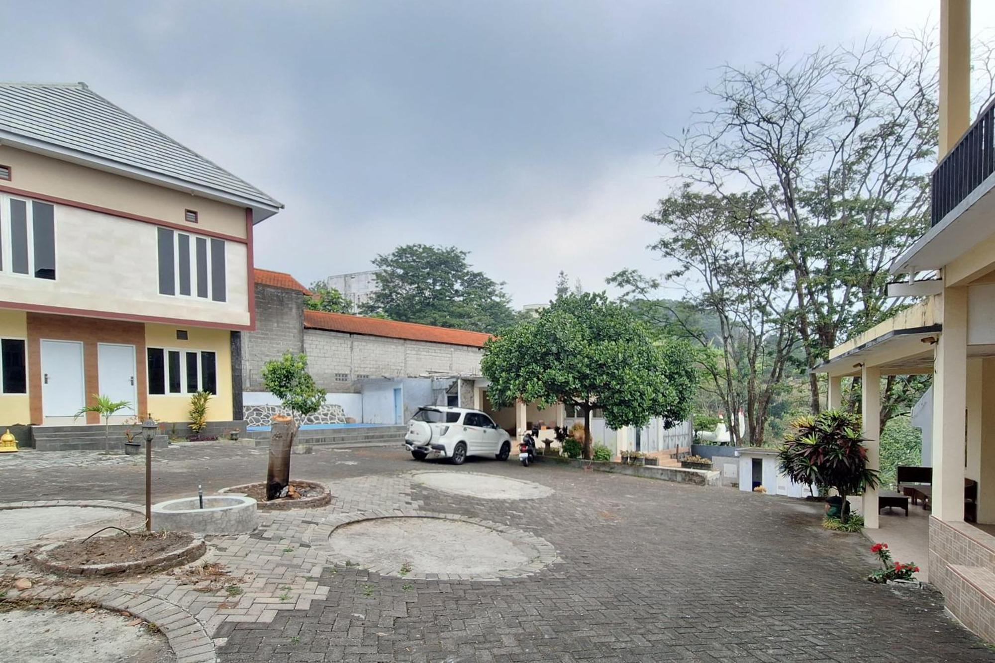 Villa Bukit Bunga Syariah Redpartner Pacet Mojokerto エクステリア 写真